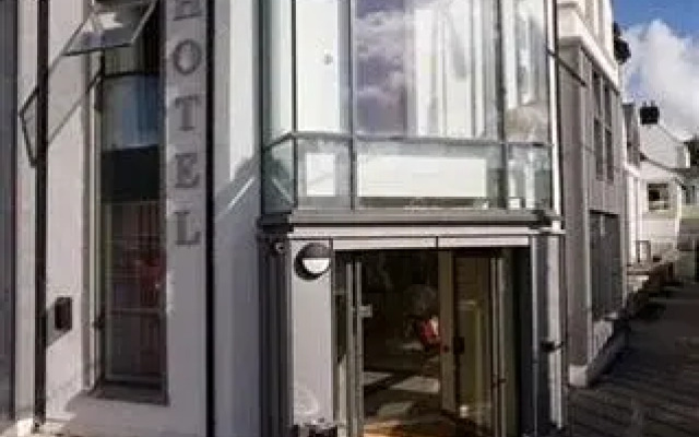 Patrick Punchs Hotel