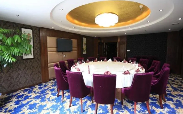 Yihuang Holiday Hotel