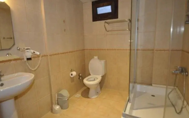 Ado Beach Hotel