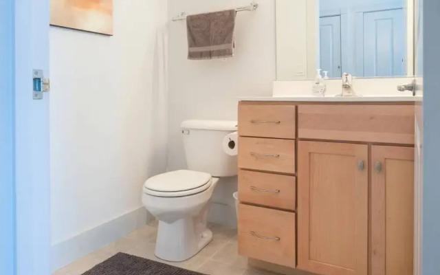Large 3rd Ward Townhome w Parking