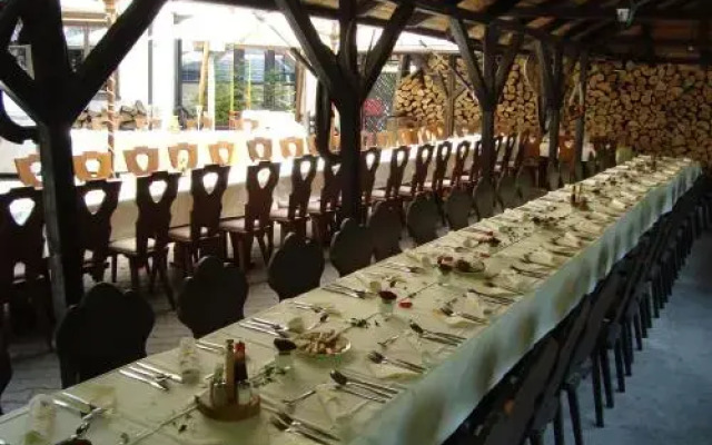 Restaurant a penzion Pod Draci skalou