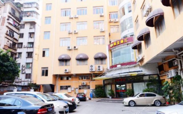 Borman Hotel (Shaoguan Bainian East Street Fengcai Building)