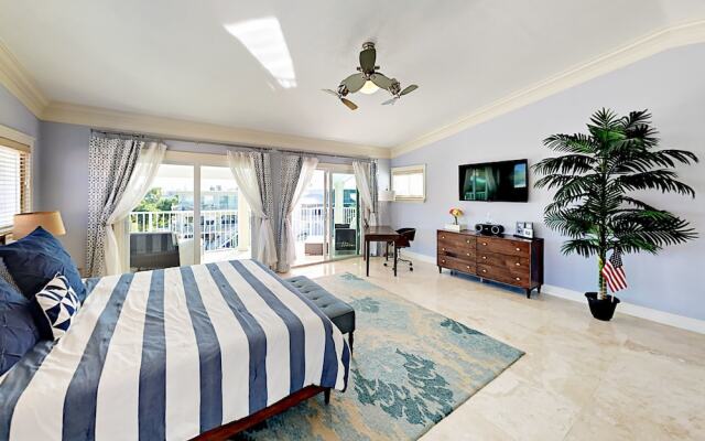 Canal-Side Getaway - 3 Br Home