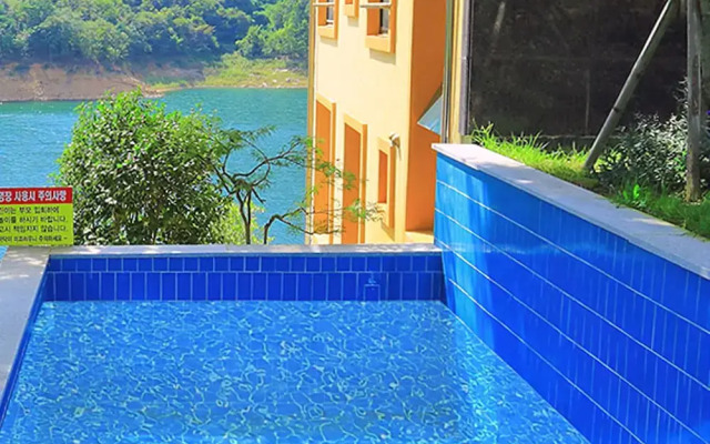 Suncheon Golden Lakeside Pension