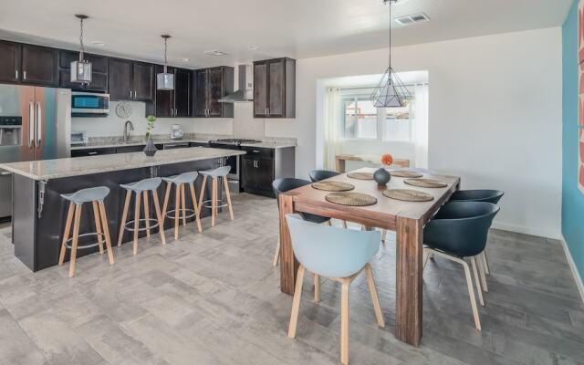 Spacious 4BR Home Pool by WanderJaunt