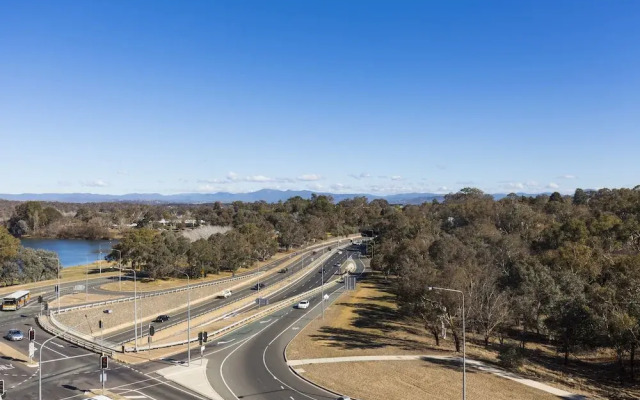 1 Bedroom Apt With Parking Walk to ANU