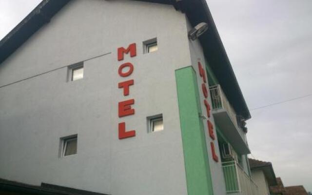 Motel Aura