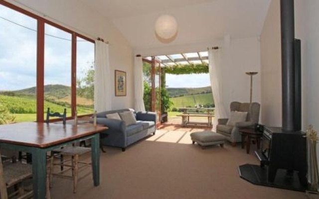 The Vineyard Cottage – Guest Rooms – Onetangi