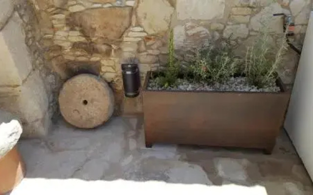 Michalis Anoyia Traditional Stonehouse