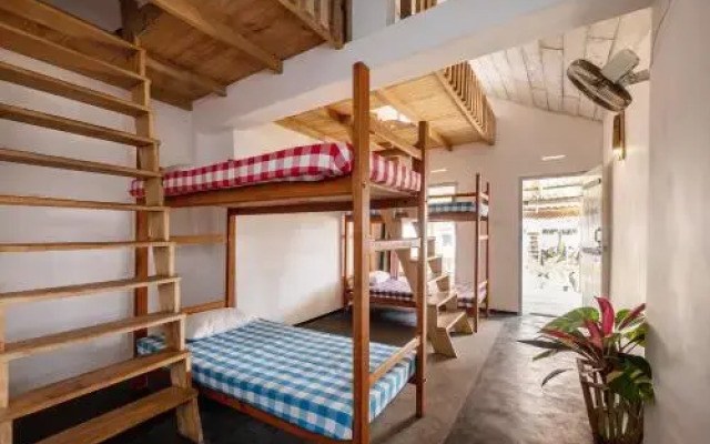 Coco Palm Beach Hostel