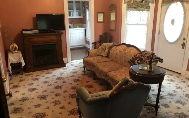 Hayes House Luxury Suites
