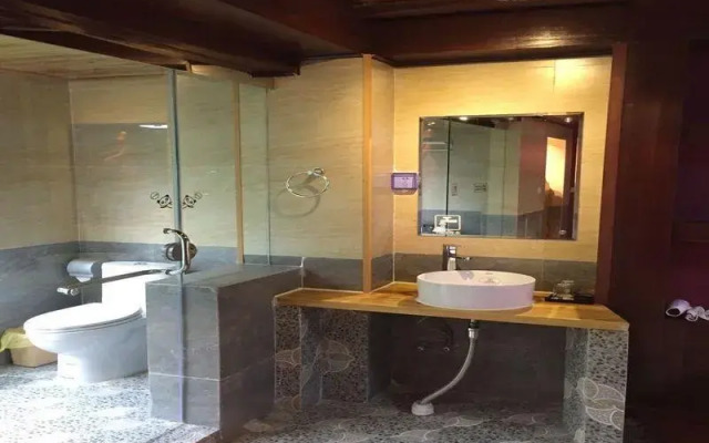 Ruo Chujian Youth Hostel