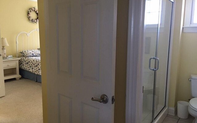 Inn Between 6 Bedroom Home by RedAwning