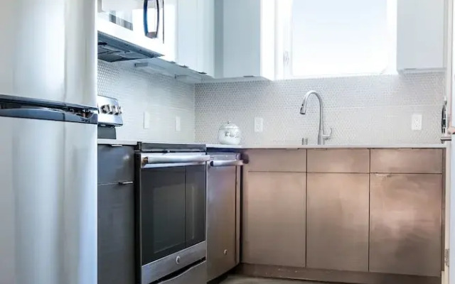 Playful 1BR Hillcrest Suites by Sonder