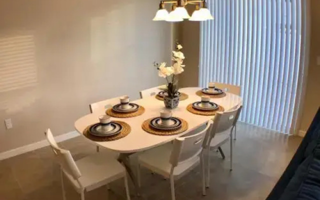 Four Bedrooms Townhome 5126