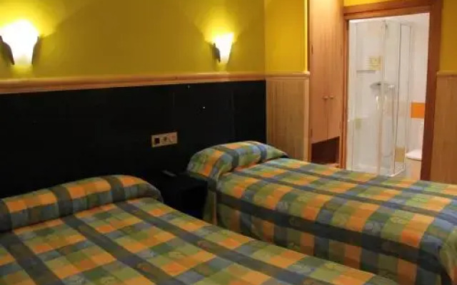 Hostal Izar Bat