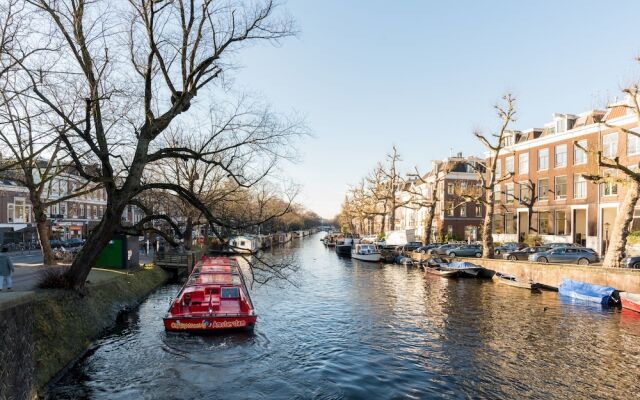 CityCondos Amsterdam with Canal view