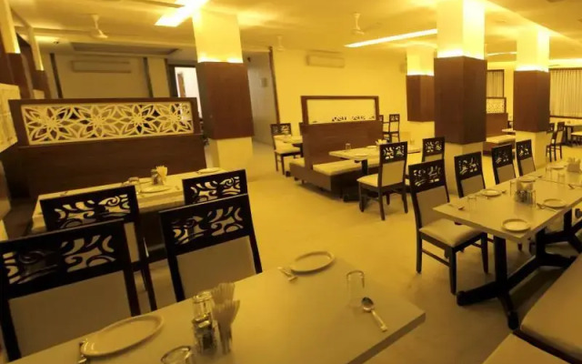 Hotel Raviraj