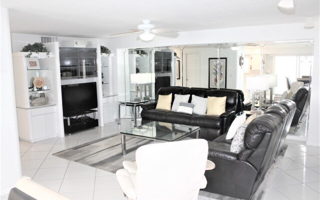 Jamaica Royale 406 - 2 Br Condo