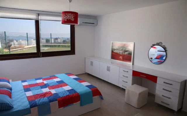 Important Group Villa Royal