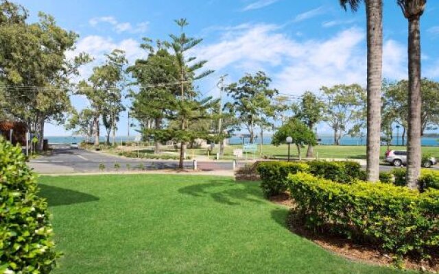Great location close to waterfront, Shops, Restaurants and Cafes.