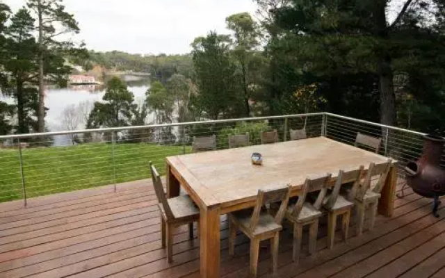 Dacha on Daylesford Lake