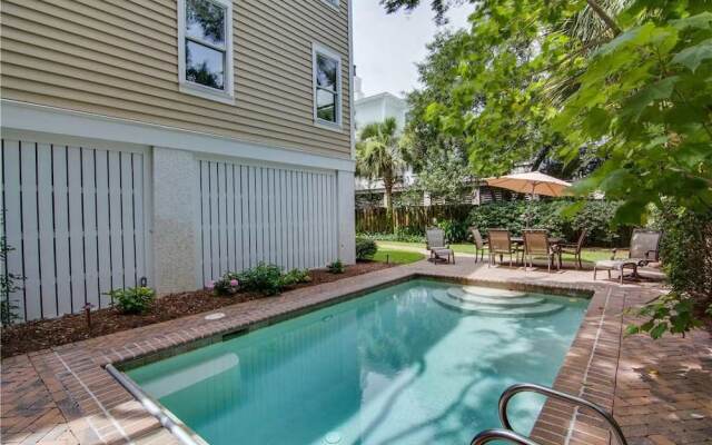 Palm Boulevard 4003 by RedAwning