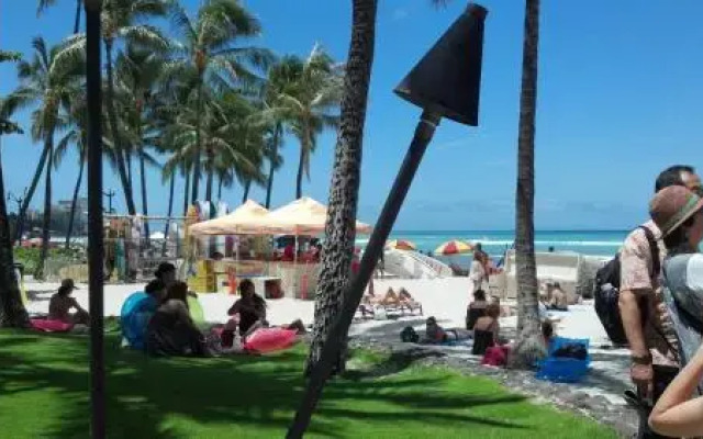 Waikiki Beach Apartments #1409
