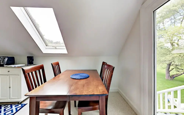 Treetop Retreat Apartment - 1 Br Apts