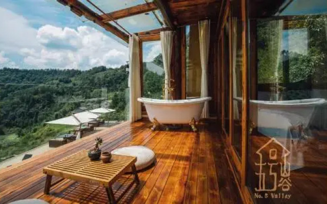 No.5 Valley Lodge