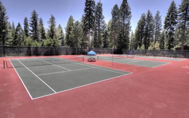 Welch Pet Friendly Cabin by RedAwning