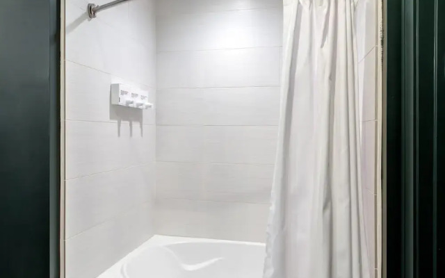 Stylish 1BR1BA in Downtown by Lyric