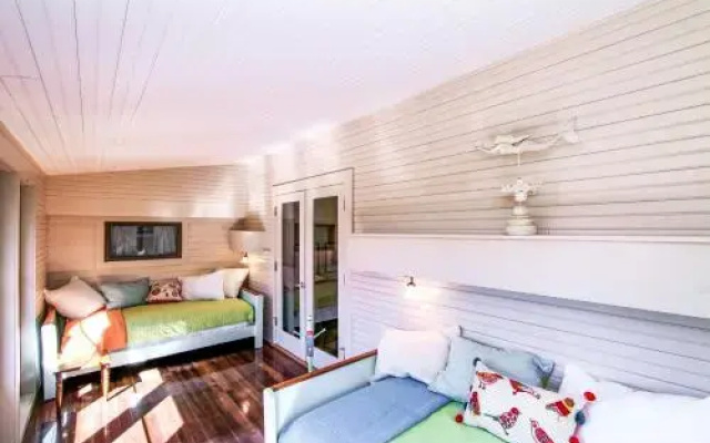16 East Falmouth Home