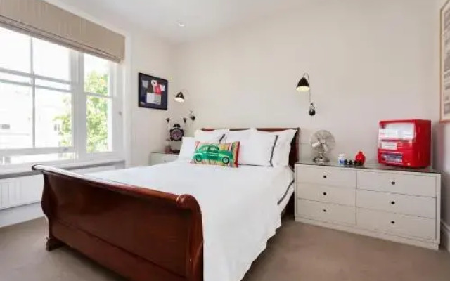 Veeve  Fabulous 4 Bed House On Russell Road Kensington