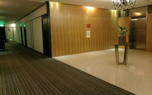 Ease Hotel