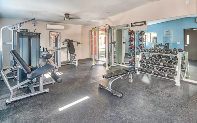 Chic 2BR Near ASU Pool by Wanderjaunt