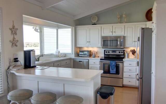 Carpe Diem 4 Bedroom Home by RedAwning