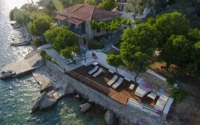 Melies Apartments