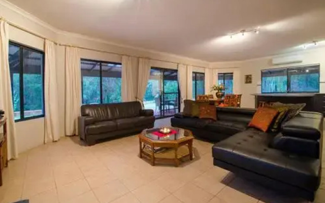 Yallingup pet friendly Bush retreat