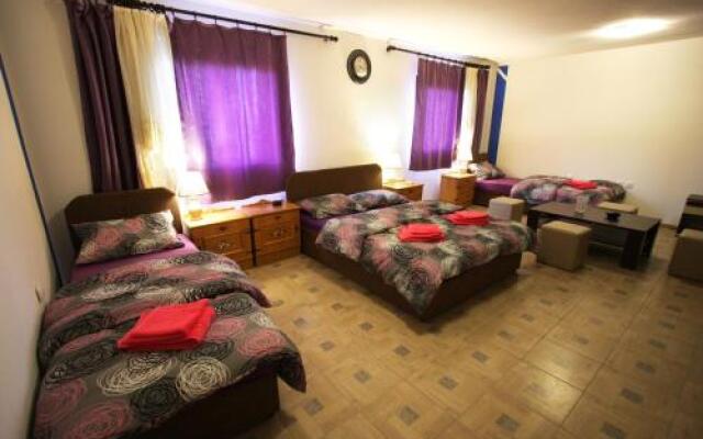 Hostel Topić