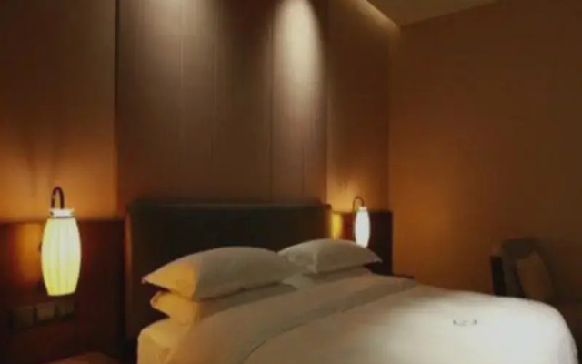 1004 Hotel