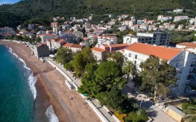 LuxBeachFront