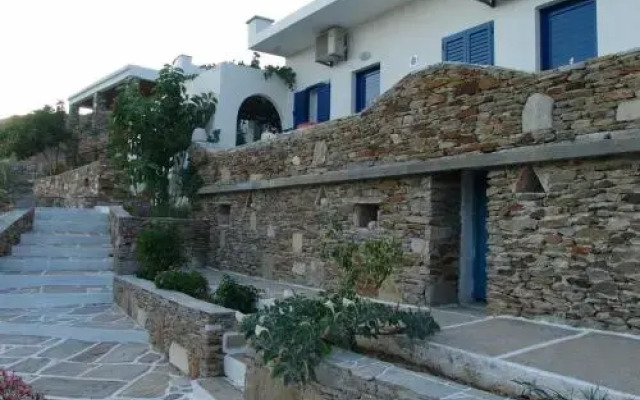 Manthos Place