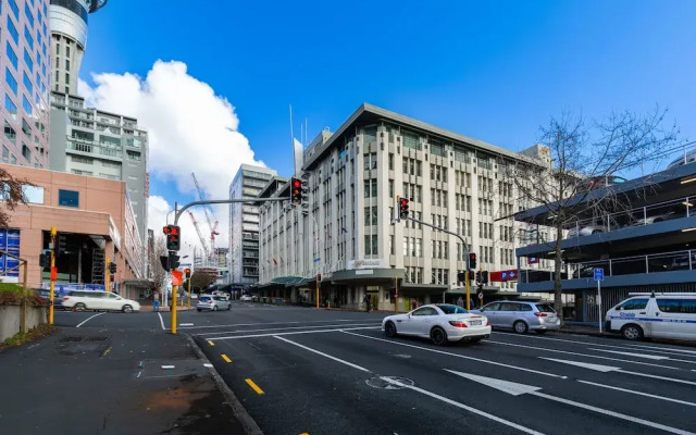Auckland Centre with Pool and Gym