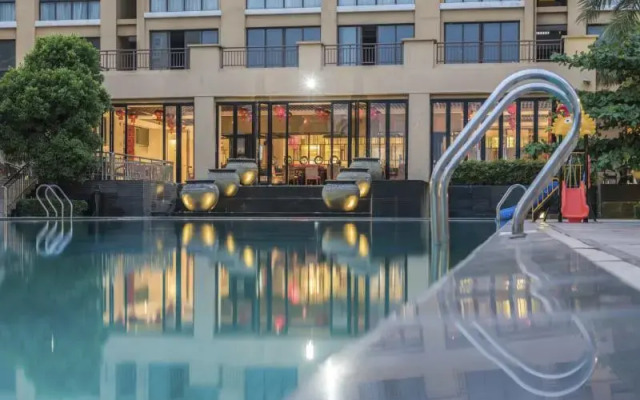 Days Hotel & Suites Da Peng Hainan
