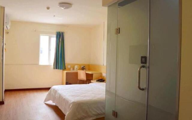 7Days Inn chain hotel (Dongguan Liaobu Walmart)