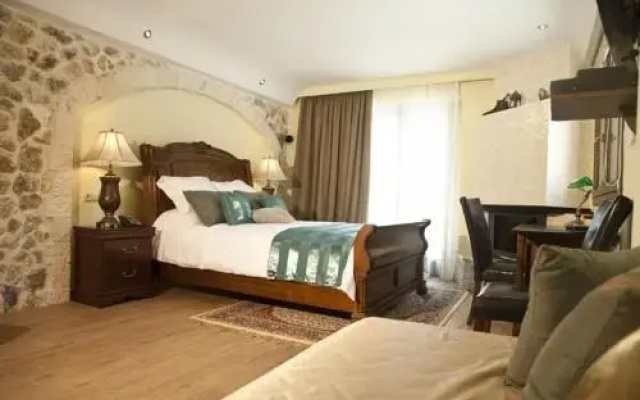 Arhontopetra Suites & Spa