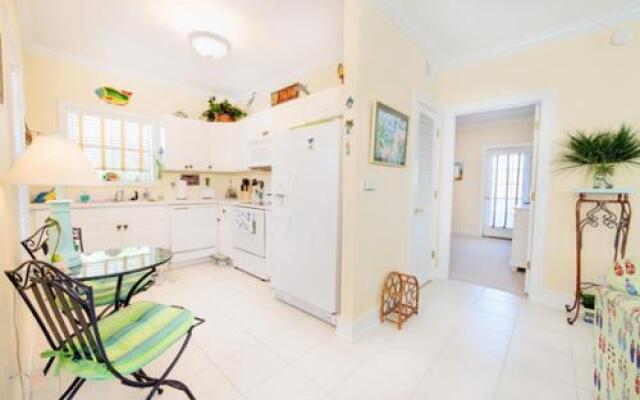 Purple Parrot 37CD - 1 Br Condo