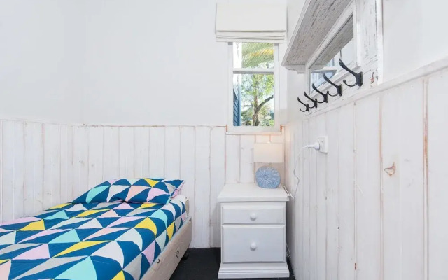 Sandy Point Road, 6, Mermaids Rest