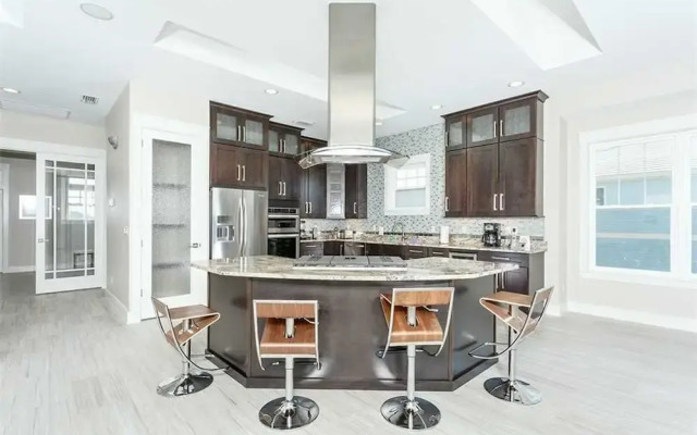 Hawks Cove - Six Bedroom Home